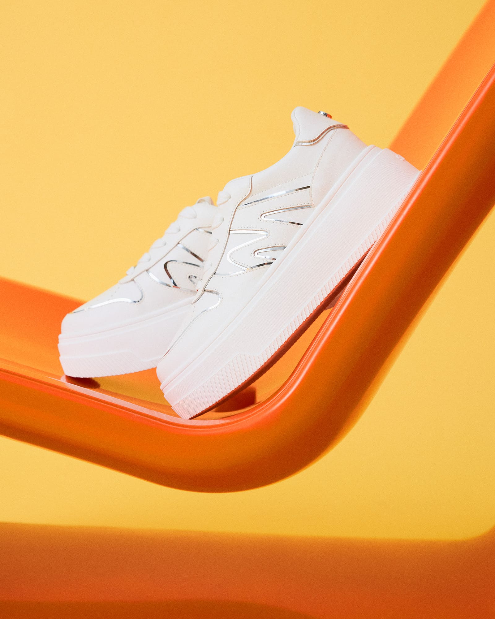 Zapatillas Dynamo blancas con plateado