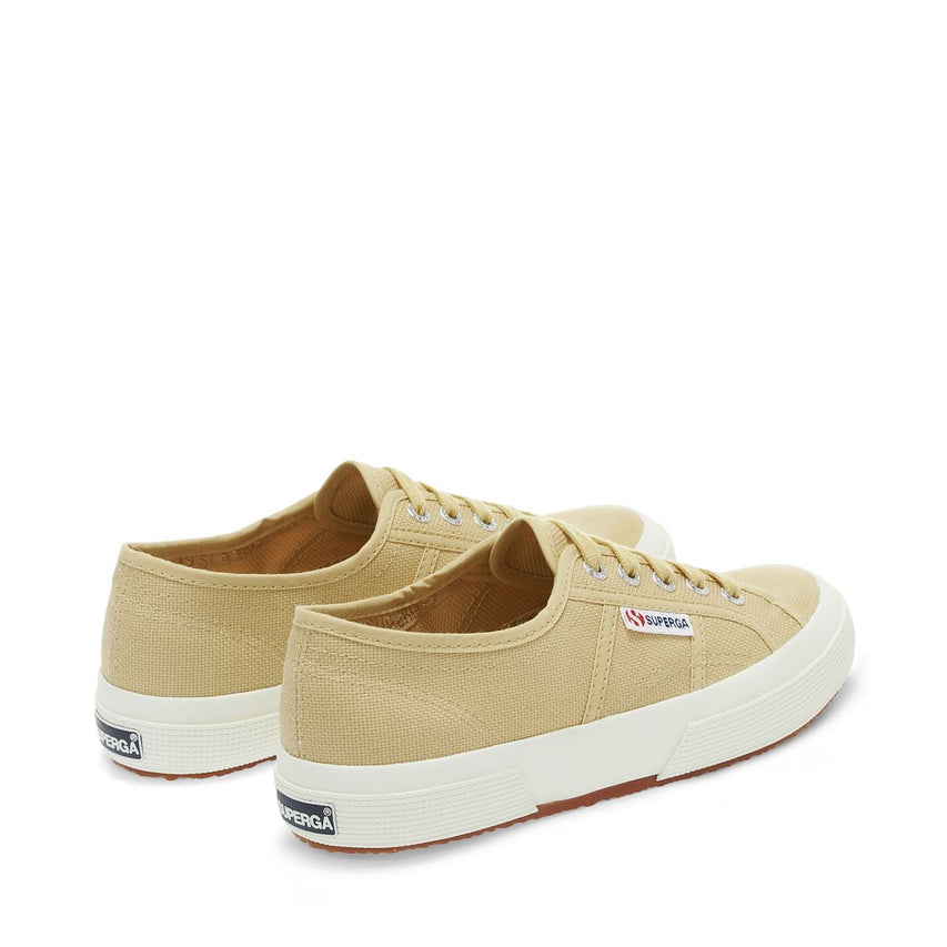 2750 Cotu Classic Sneakers Beige Almond